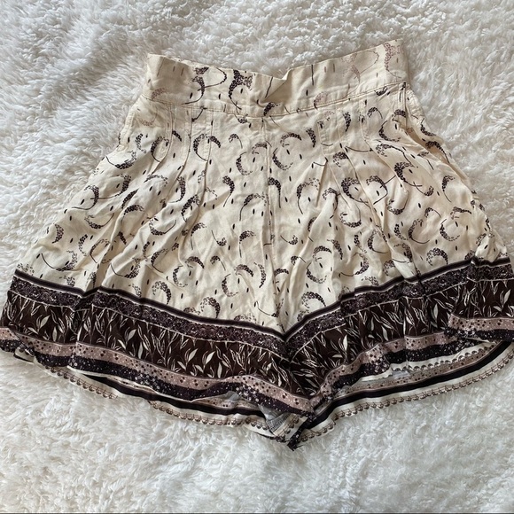 H&M High Waisted Flowy Shorts Size 2 - Picture 2 of 9